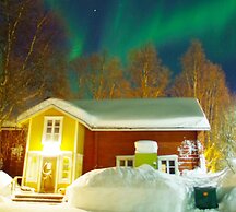 LAURI Historical Log House Manor