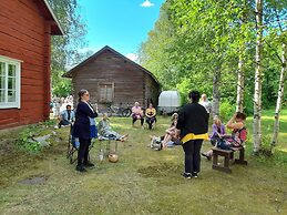 LAURI Historical Log House Manor