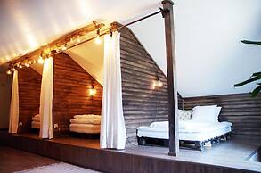 LAURI Historical Log House Manor