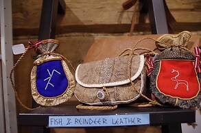 LAURI Historical Log House Manor