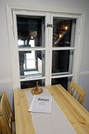 LAURI Historical Log House Manor