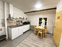 LAURI Historical Log House Manor