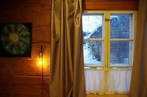 LAURI Historical Log House Manor