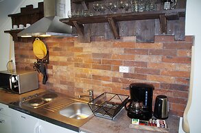 LAURI Historical Log House Manor