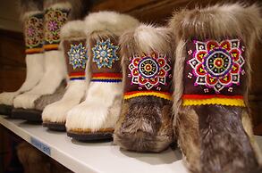 LAURI Historical Log House Manor