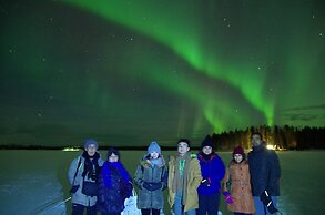 LAURI Historical Log House Manor