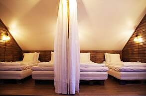 LAURI Historical Log House Manor