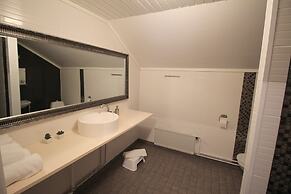 LAURI Historical Log House Manor