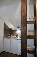 LAURI Historical Log House Manor