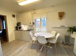 LAURI Historical Log House Manor