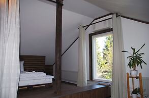 LAURI Historical Log House Manor