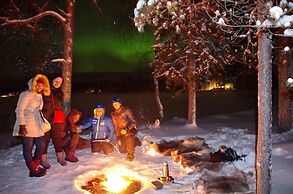 LAURI Historical Log House Manor