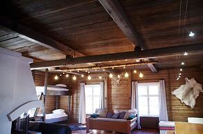 LAURI Historical Log House Manor