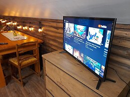 LAURI Historical Log House Manor