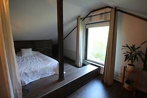 LAURI Historical Log House Manor