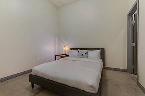 Brand New Stunning Unit Downtown