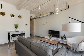 Brand New Stunning Unit Downtown