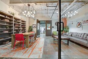 Brand New Stunning Unit Downtown