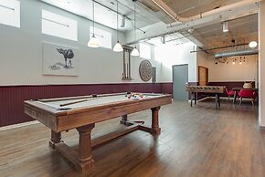 Brand New Stunning Unit Downtown