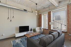 Brand New Stunning Unit Downtown