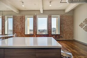 Modern 1bd in the Core of Downtown