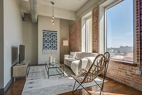 Modern 1bd in the Core of Downtown