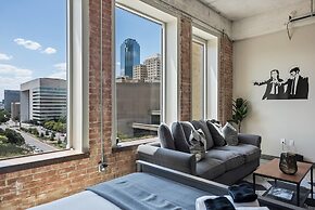 Downtown Dallas Gorgeous 3 BD, Pool & Gym