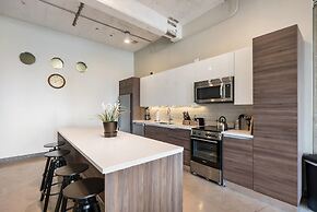 Downtown Dallas Gorgeous 3 BD, Pool & Gym