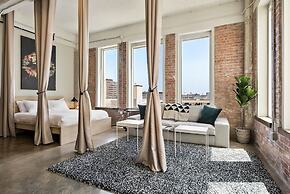 3 Bedroom Unit in Downtown Dallas with Pool & Gym