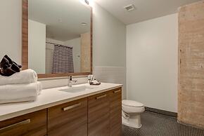 3 Bedroom Unit in Downtown Dallas with Pool & Gym