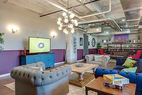 3 Bedroom Unit in Downtown Dallas with Pool & Gym