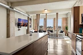 3 Bedroom Unit in Downtown Dallas with Pool & Gym