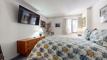 Summit 41 Spacious and Stones Throw to Eagle Lodge by RedAwning