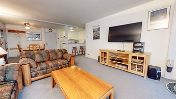 Summit 41 Spacious and Stones Throw to Eagle Lodge by RedAwning