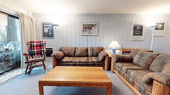 Summit 41 Spacious and Stones Throw to Eagle Lodge by RedAwning