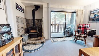 Summit 41 Spacious and Stones Throw to Eagle Lodge by RedAwning