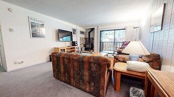 Summit 41 Spacious and Stones Throw to Eagle Lodge by RedAwning