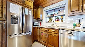 Woodlands #33 3 Bedroom Condo by RedAwning