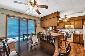 Stead House-3bd/2ba, Ttu,  Fall Specials! 3 Bedroom Home by RedAwning