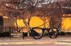 Stead House-3bd/2ba, Ttu,  Fall Specials! 3 Bedroom Home by RedAwning