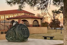 Stead House-3bd/2ba, Ttu,  Fall Specials! 3 Bedroom Home by RedAwning