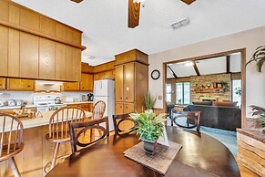 Stead House-3bd/2ba, Ttu,  Fall Specials! 3 Bedroom Home by RedAwning