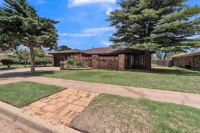 Stead House-3bd/2ba, Ttu,  Fall Specials! 3 Bedroom Home by RedAwning
