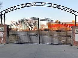 Stead House-3bd/2ba, Ttu,  Fall Specials! 3 Bedroom Home by RedAwning