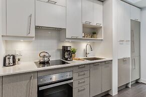 QuickStay - Classy & Rustic Downtown Condo