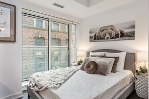 QuickStay - Classy & Rustic Downtown Condo