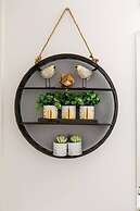 QuickStay - Classy & Rustic Downtown Condo