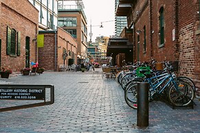 QuickStay - Classy & Rustic Downtown Condo