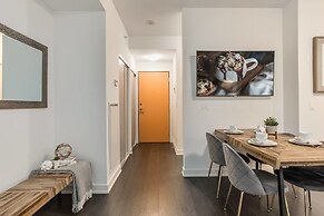 QuickStay - Classy & Rustic Downtown Condo