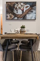 QuickStay - Classy & Rustic Downtown Condo